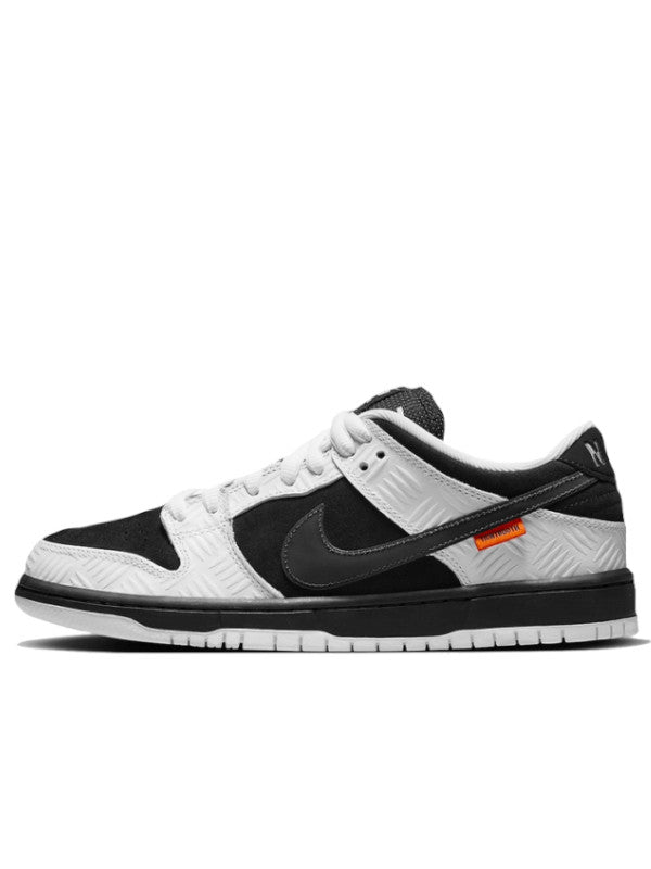 Nike SB Dunk Low TIGHTBOOTH